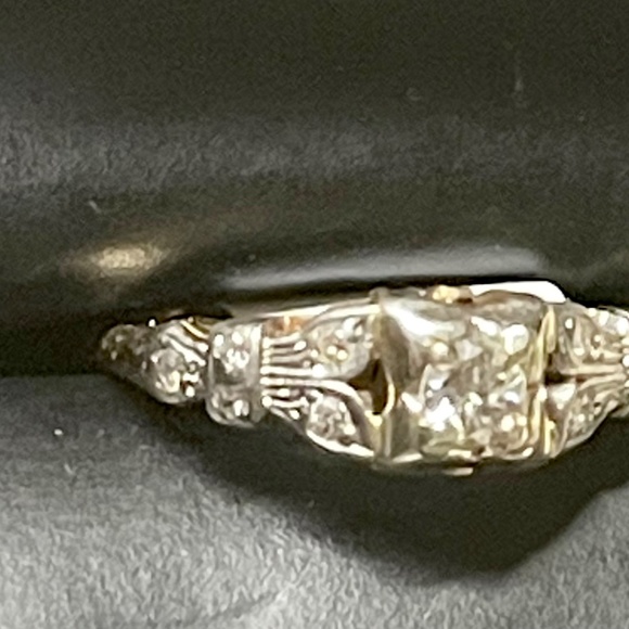 Diamond 14kt yellow gold antique engagement size 7 ring - Picture 3 of 9